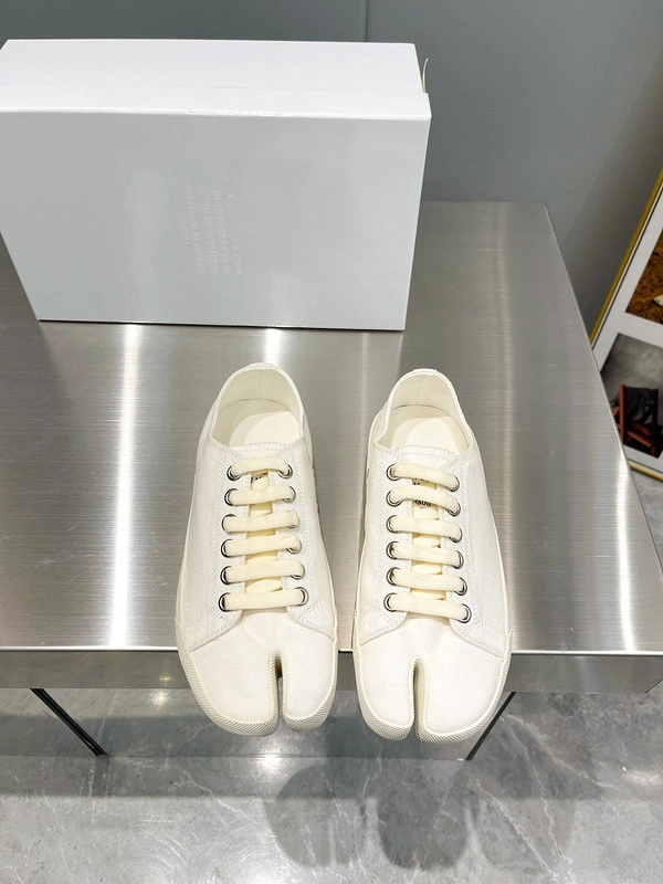 MM6 tabi  Sneaker with LETTERS