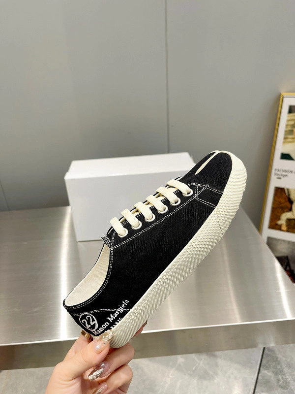MM6 tabi  Sneaker with letters