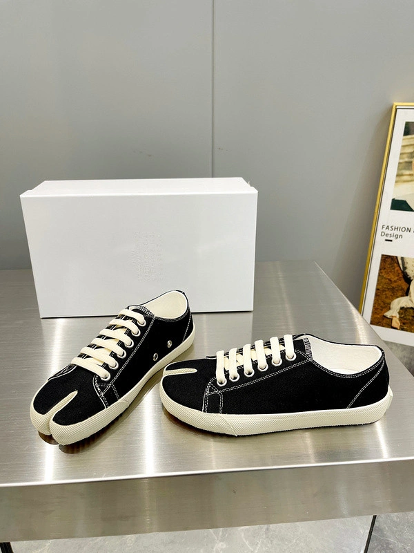 MM6 tabi  Sneaker with letters
