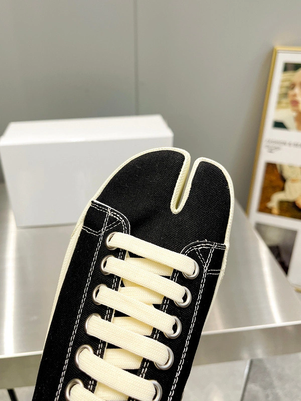 MM6 tabi  Sneaker with letters