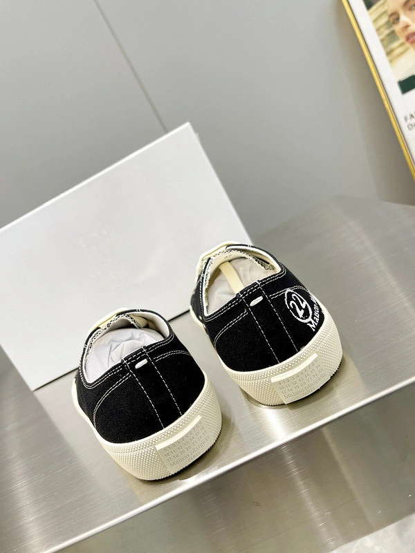 MM6 tabi  Sneaker with letters