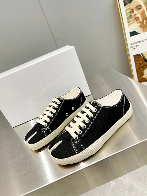 MM6 tabi  Sneaker with letters