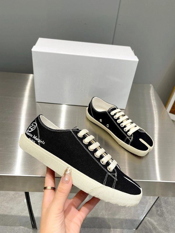 MM6 tabi  Sneaker with letters