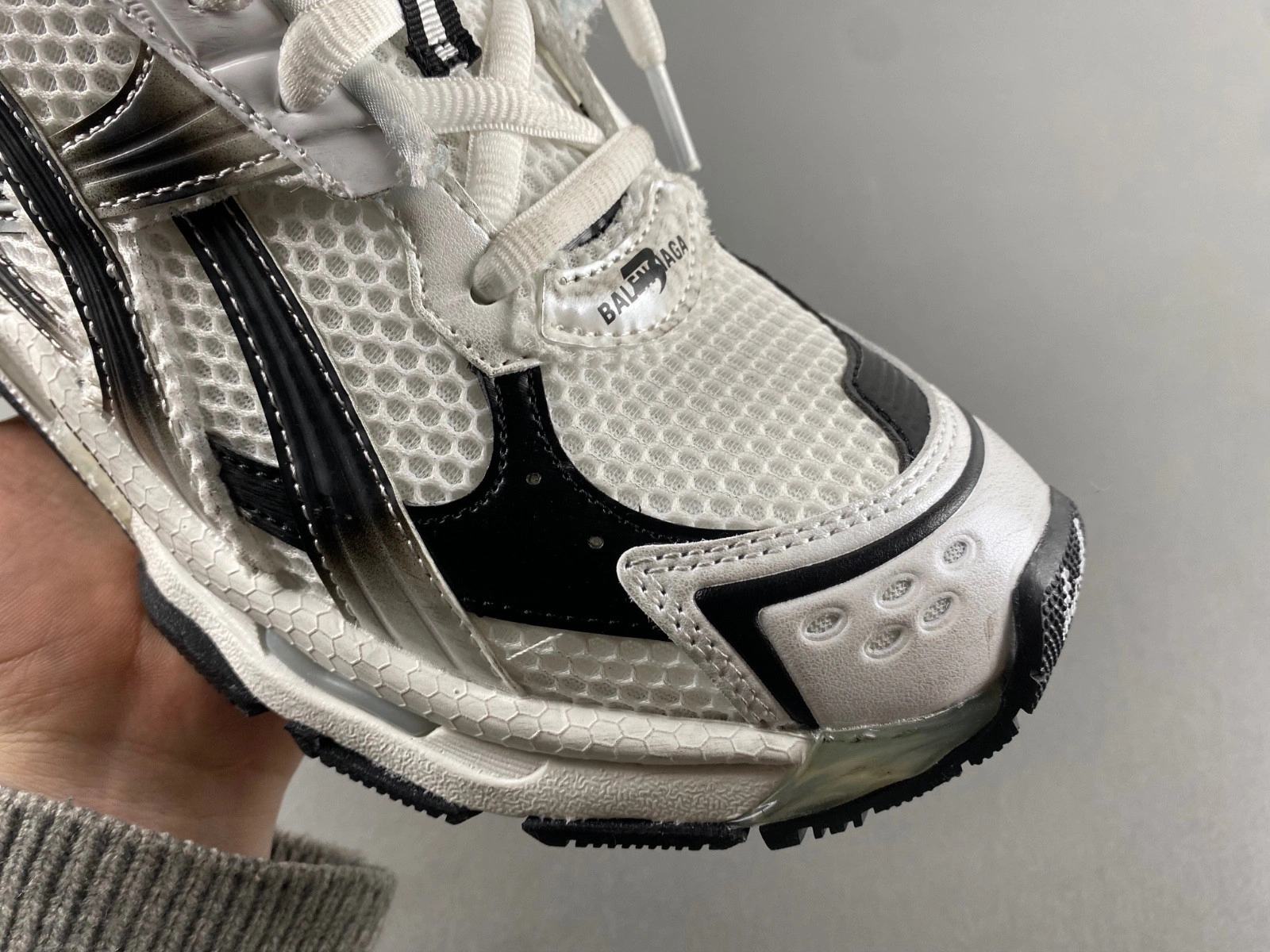 Men's Runner Gradient Sneaker in White black