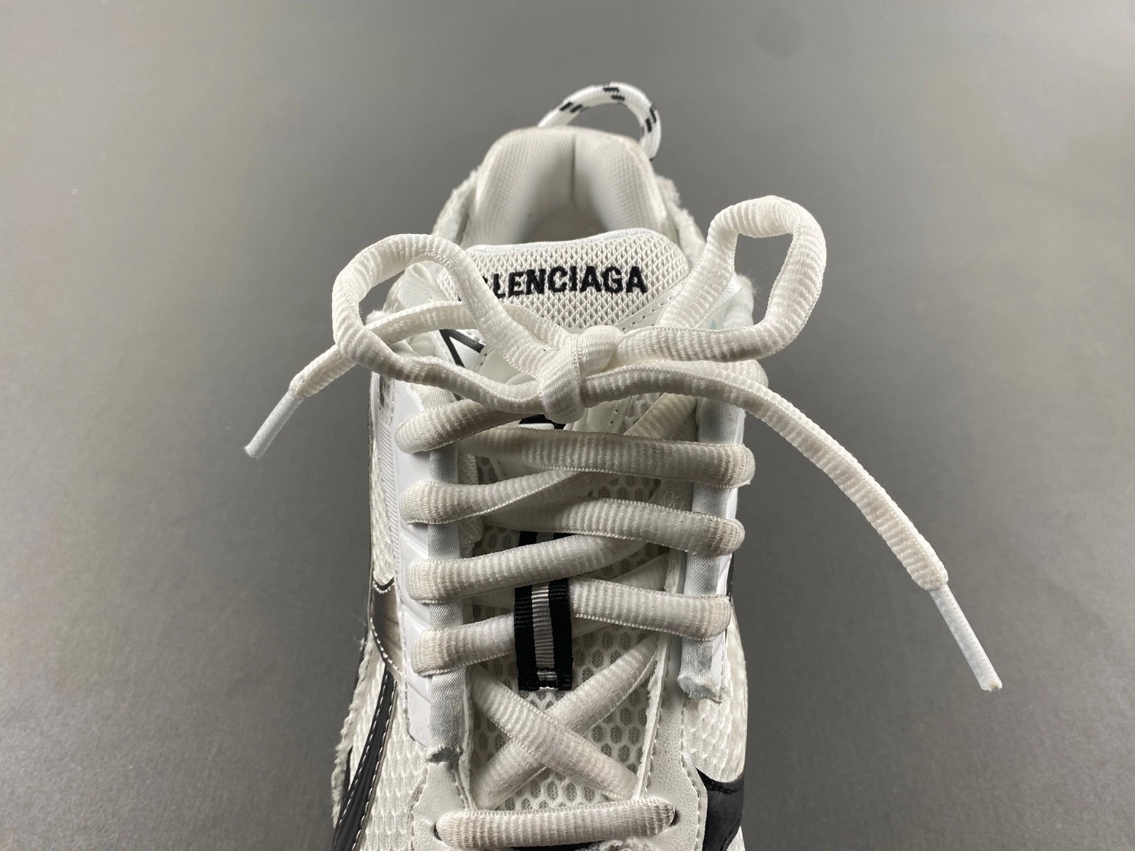 Men's Runner Gradient Sneaker in White black