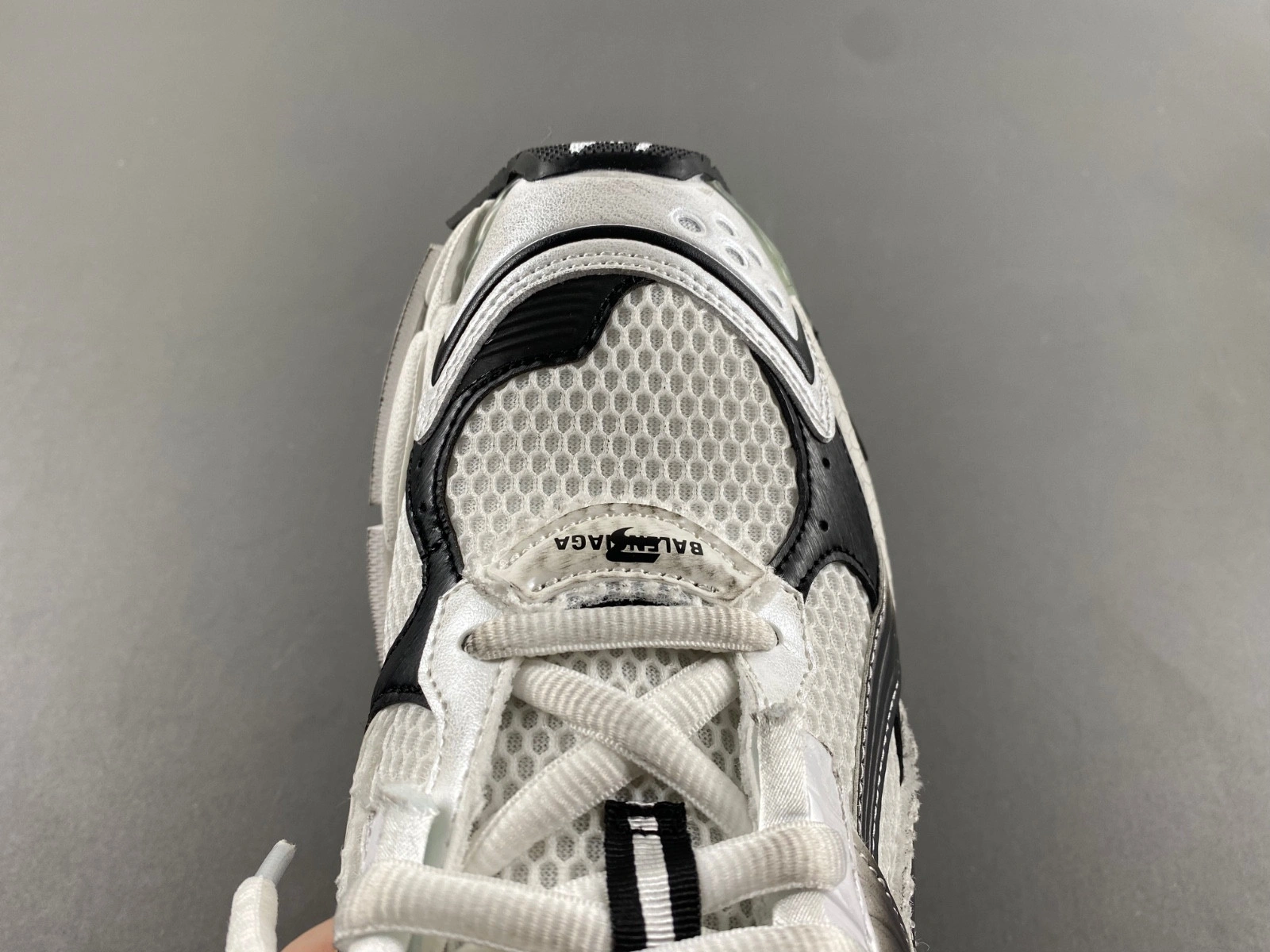 Men's Runner Gradient Sneaker in White black