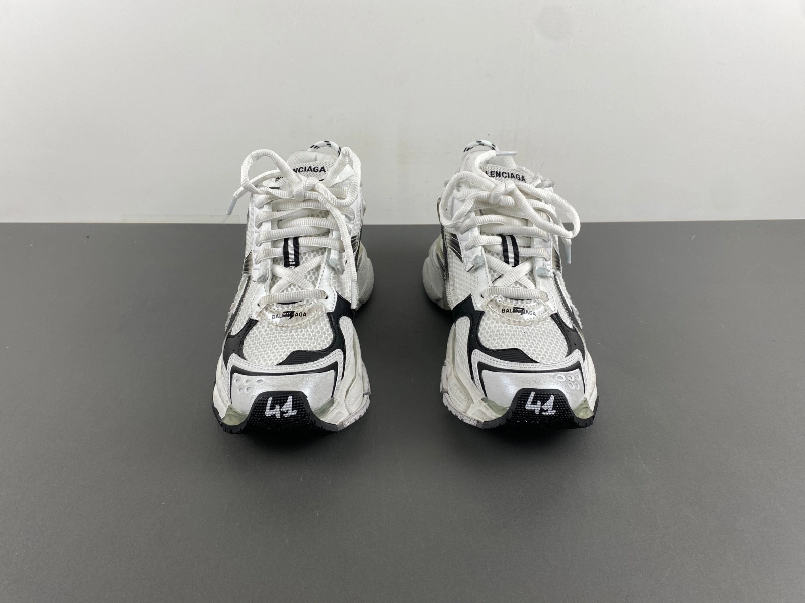 Men's Runner Gradient Sneaker in White black