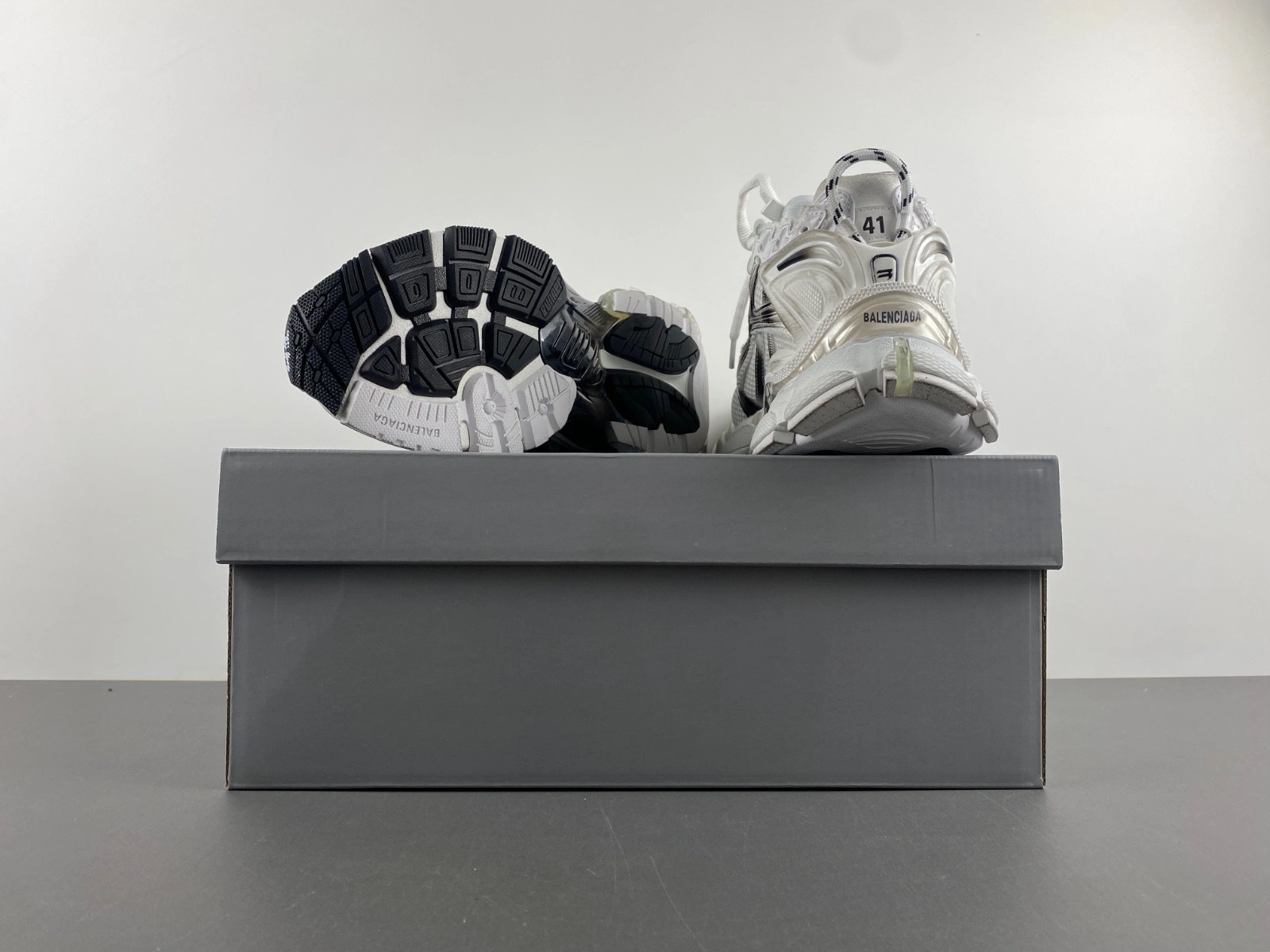 Men's Runner Gradient Sneaker in White black
