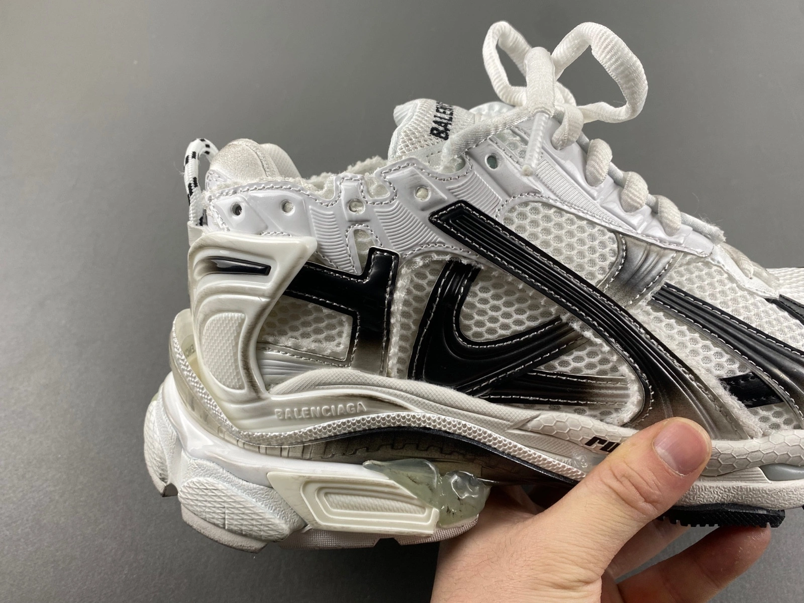 Men's Runner Gradient Sneaker in White black