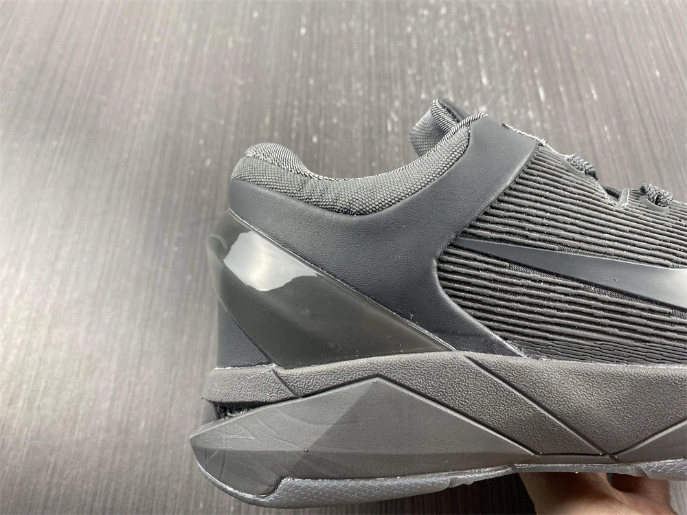 NIKE  Zoom Kobe 7 'Fade To Black'  869460 442