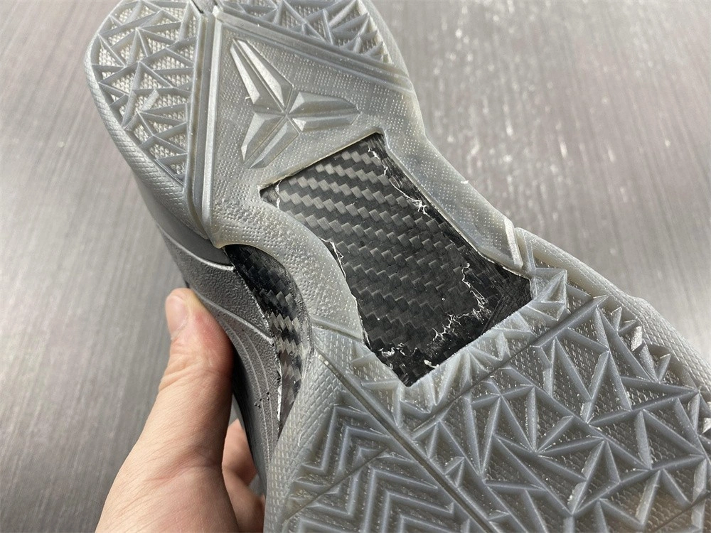 NIKE  Zoom Kobe 7 'Fade To Black'  869460 442