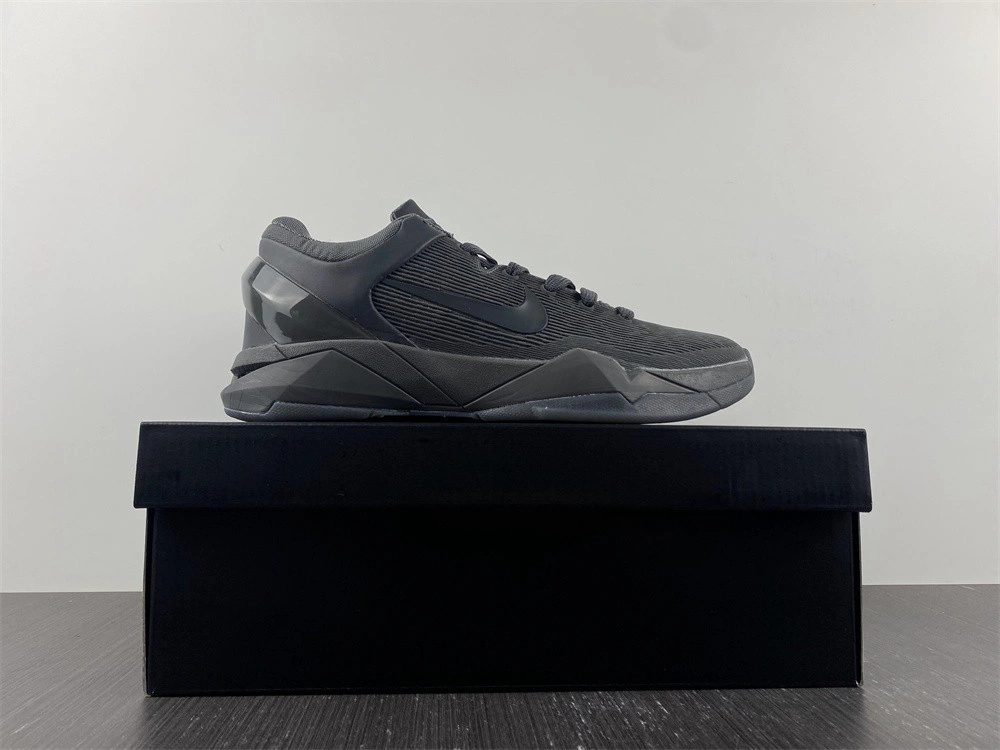 NIKE  Zoom Kobe 7 'Fade To Black'  869460 442