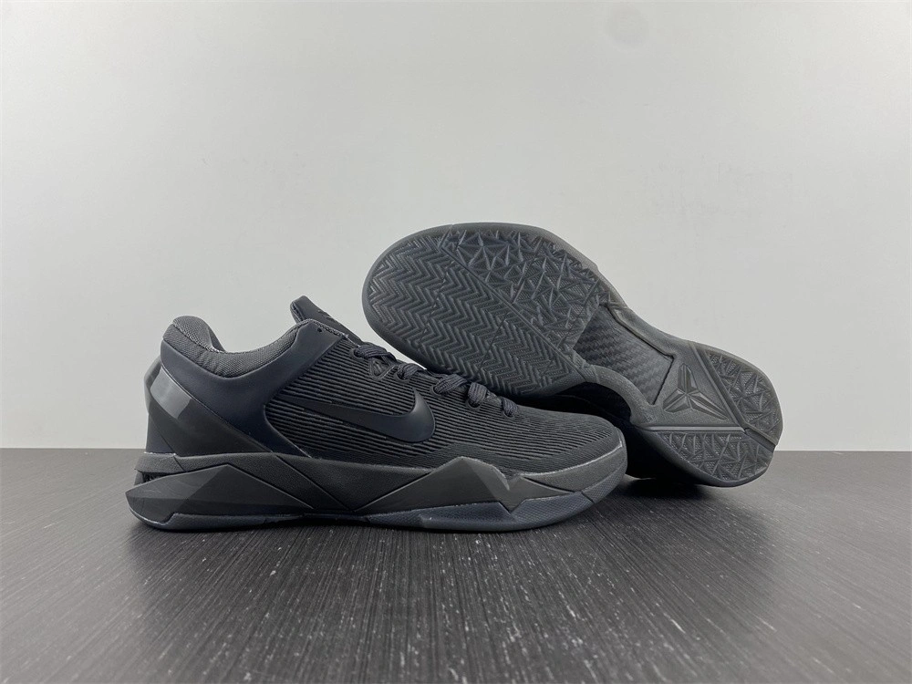 NIKE  Zoom Kobe 7 'Fade To Black'  869460 442