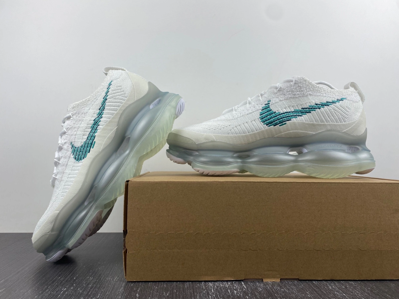 NIKE Air Max Scorpion Flyknit DJ4701 100