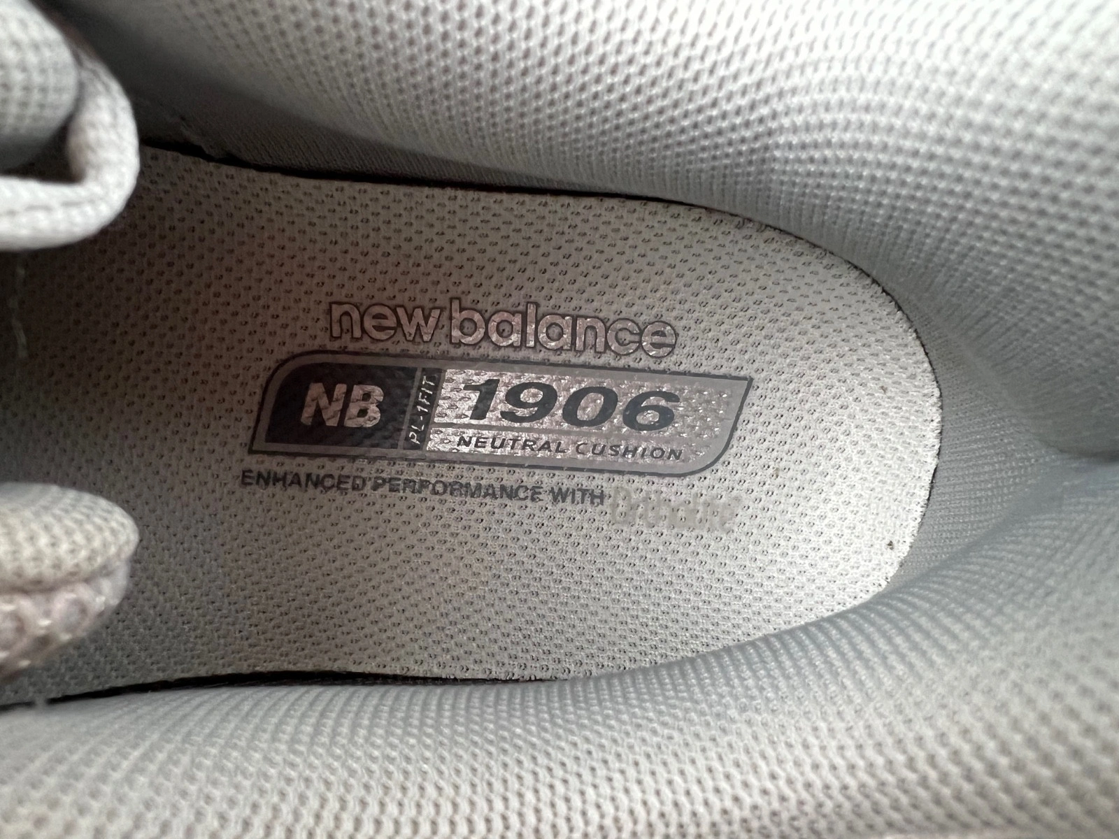 New Balance 1906A Concrete Silver Metallic M1906AG
