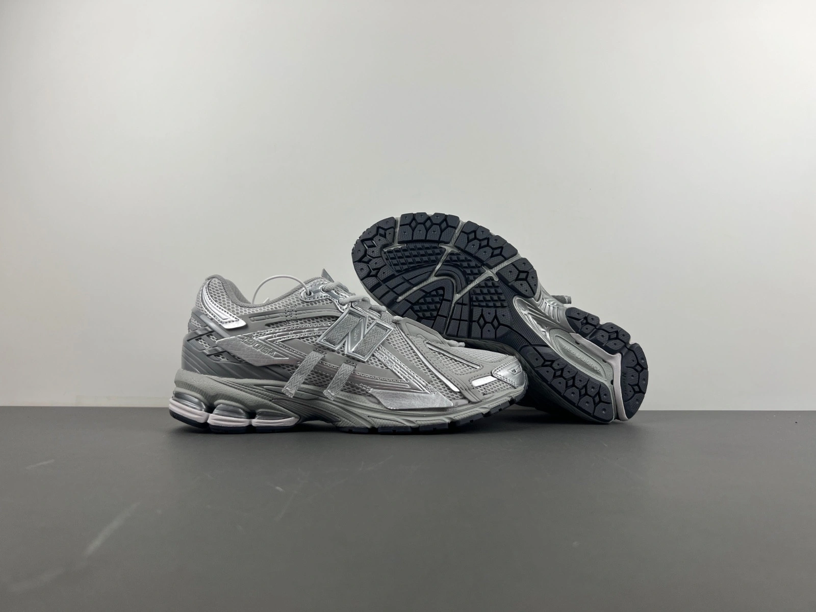 New Balance 1906A Concrete Silver Metallic M1906AG