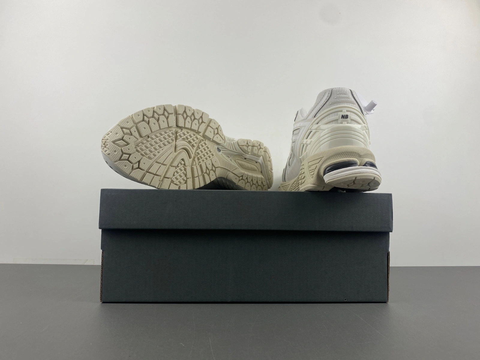 New Balance 1906R White   Black - M1906RWW