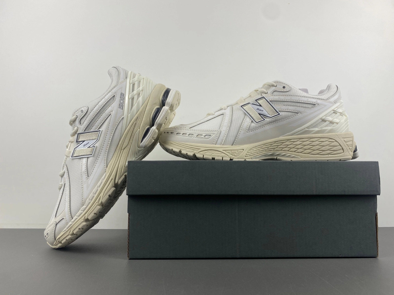 New Balance 1906R White   Black - M1906RWW