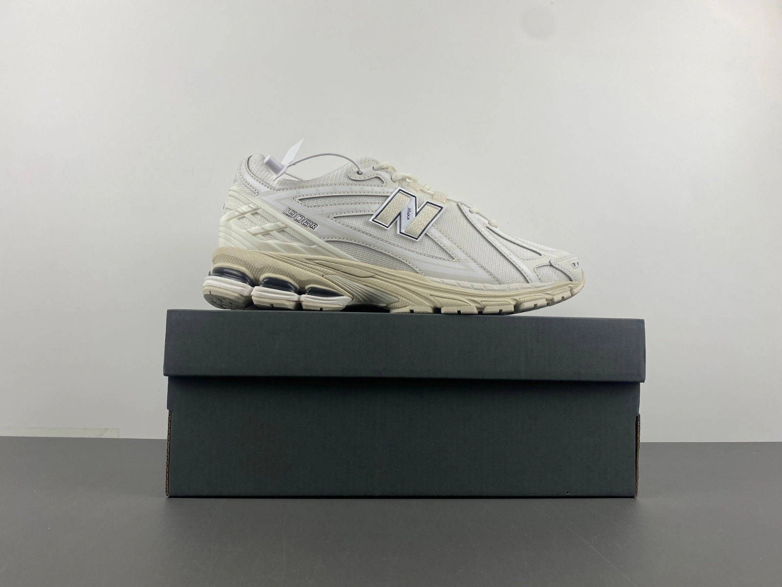 New Balance 1906R White   Black - M1906RWW