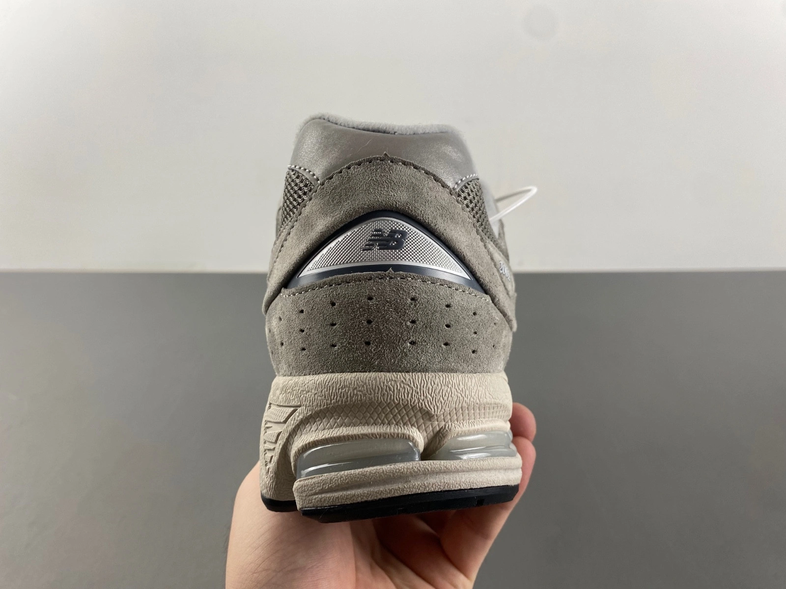 New Balance 2002R Marblehead Light Aluminum Men's ML2002RC