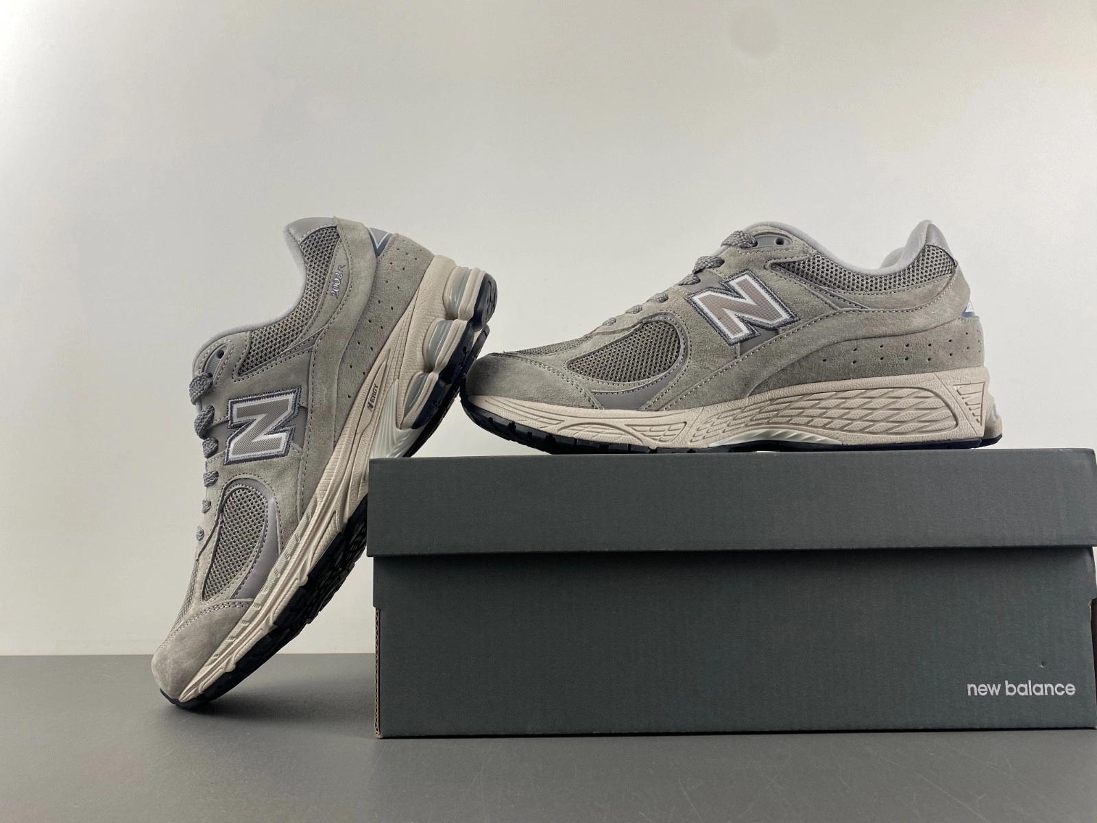 New Balance 2002R Marblehead Light Aluminum Men's ML2002RC