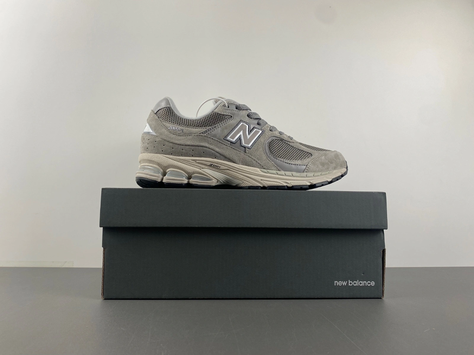 New Balance 2002R Marblehead Light Aluminum Men's ML2002RC