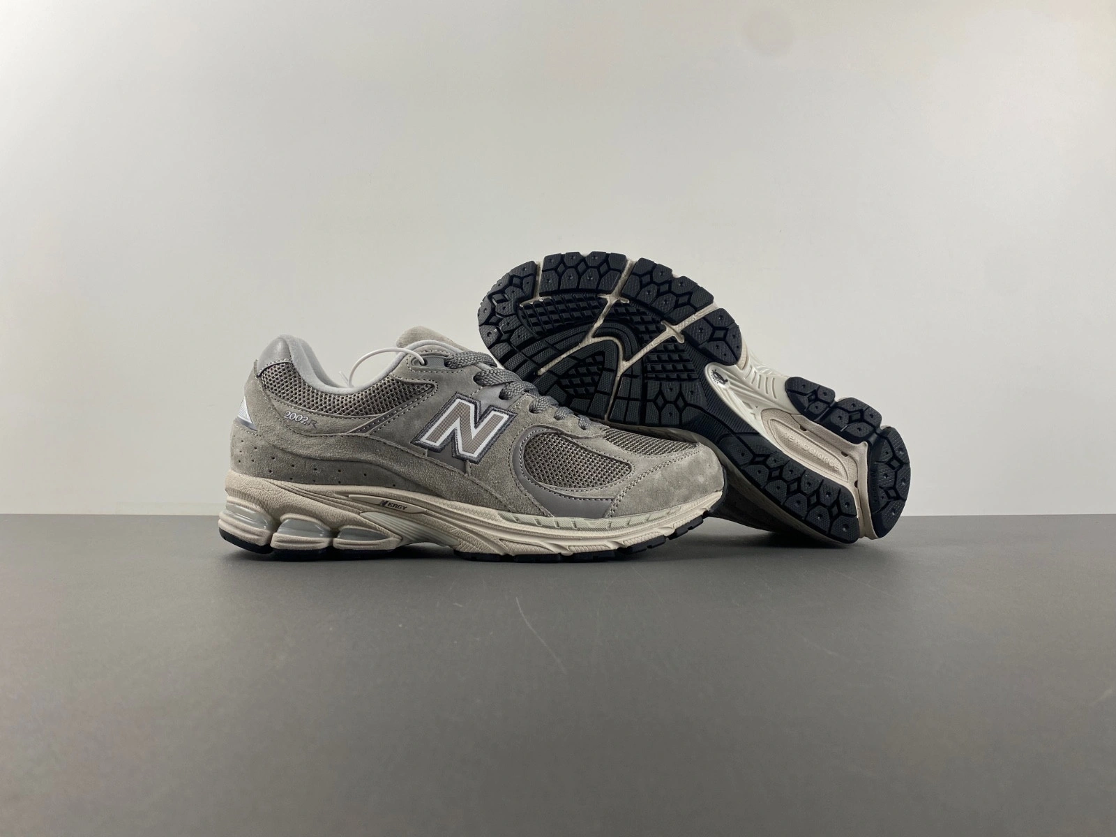 New Balance 2002R Marblehead Light Aluminum Men's ML2002RC