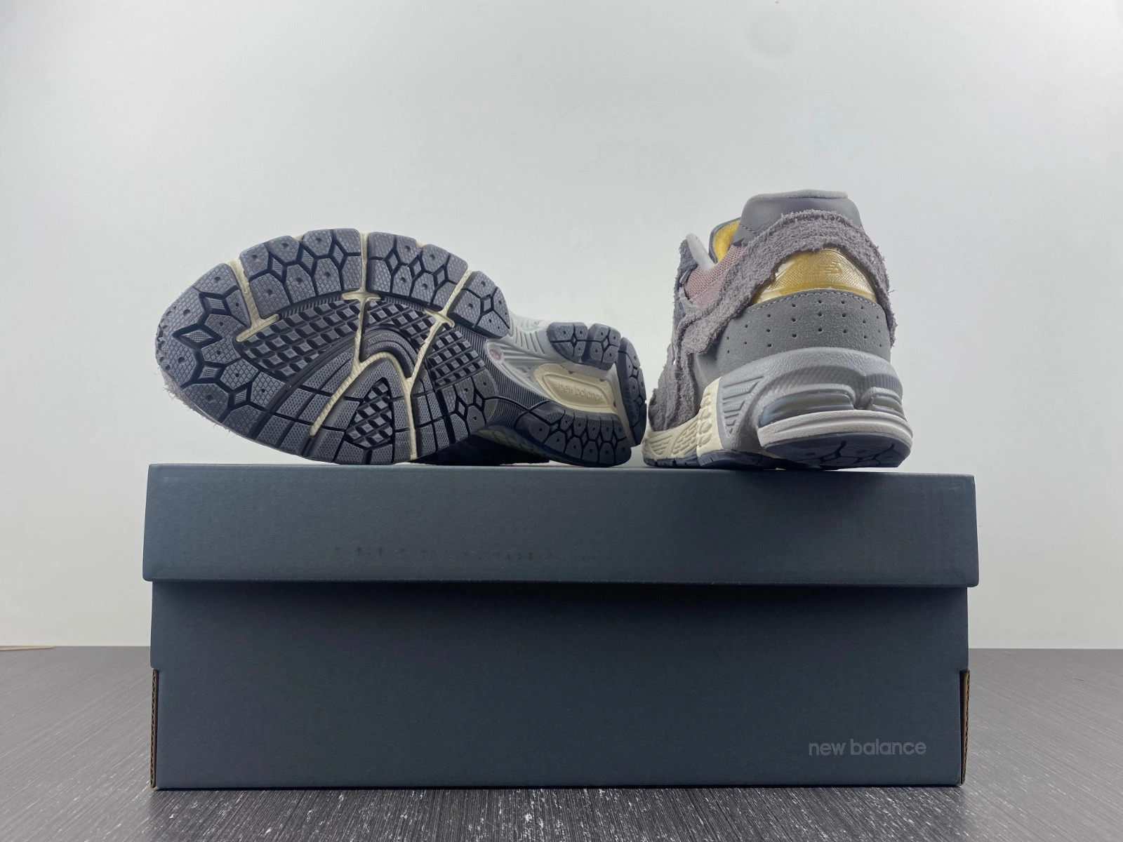 New Balance 2002R 