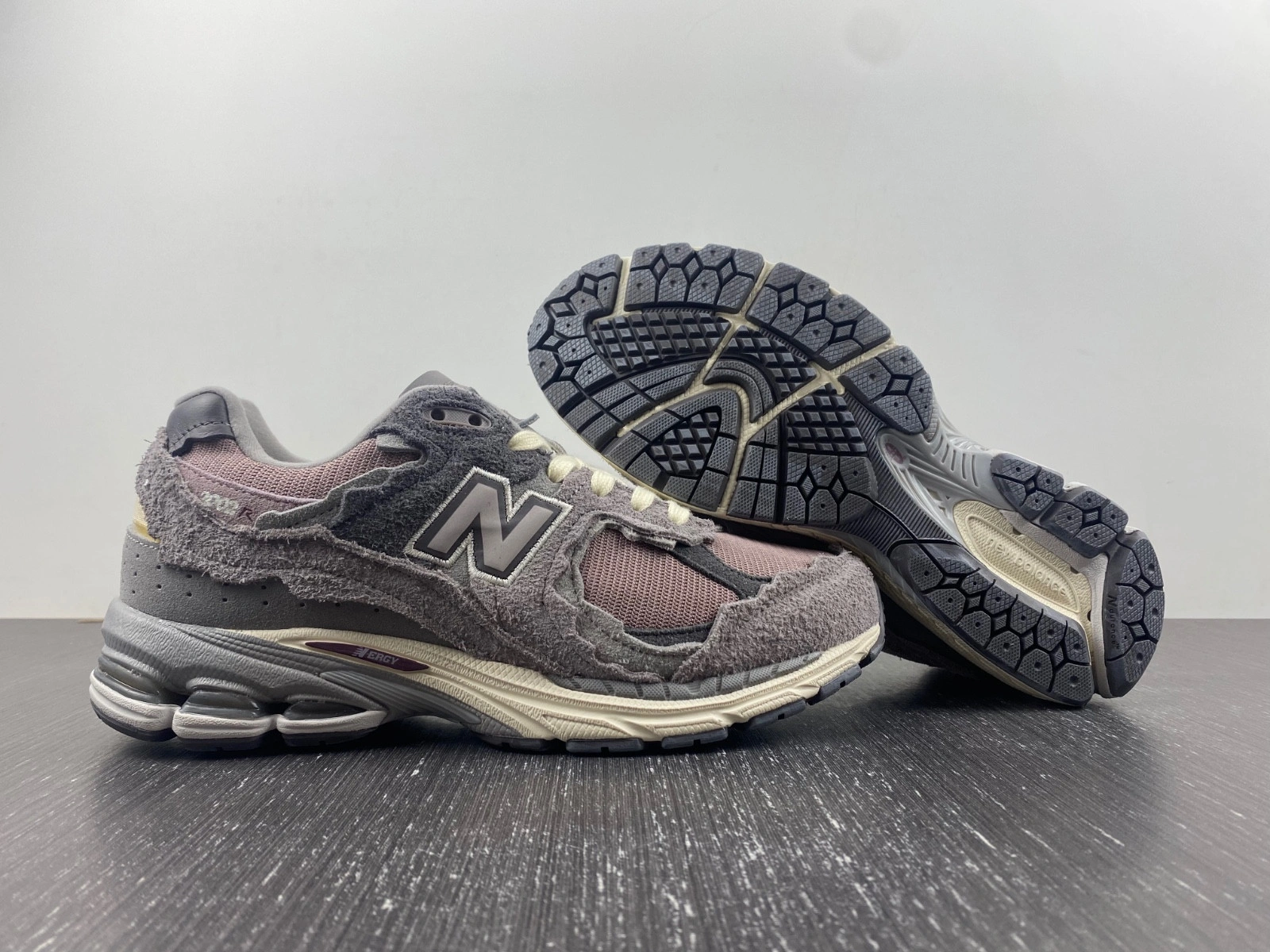 New Balance 2002R 