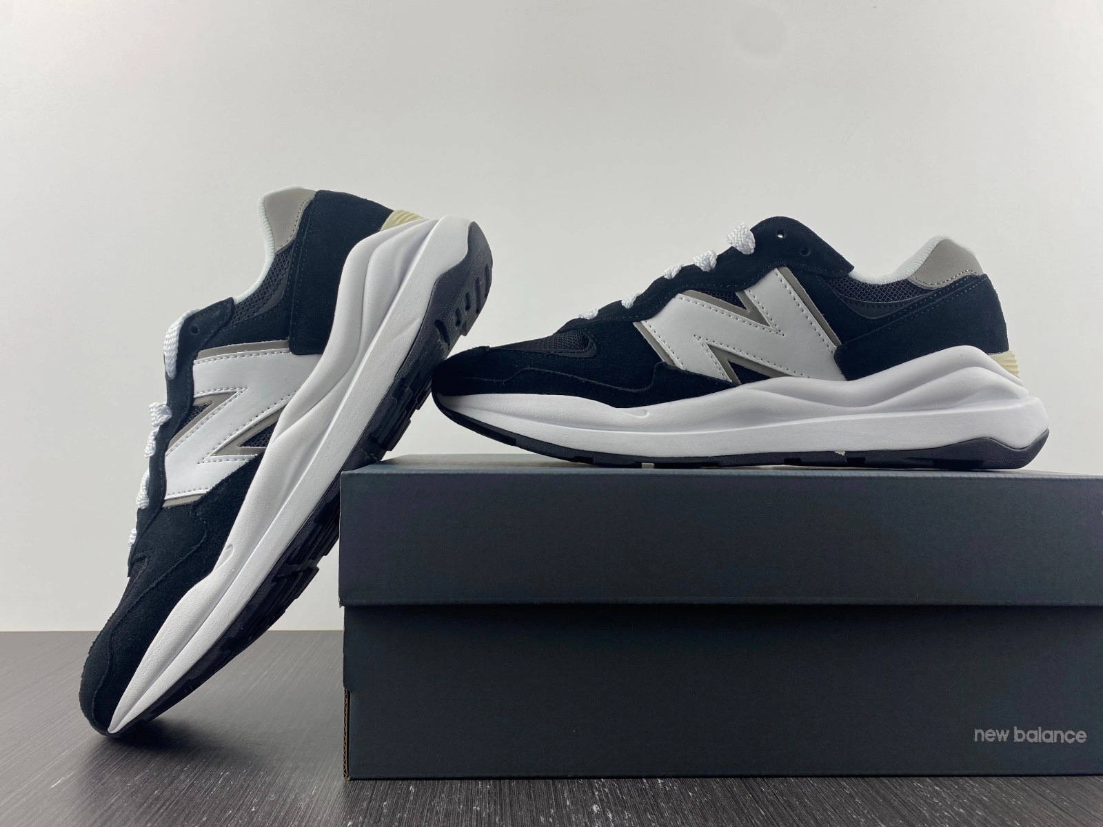 New Balance 57 40 Team Black - M5740CB