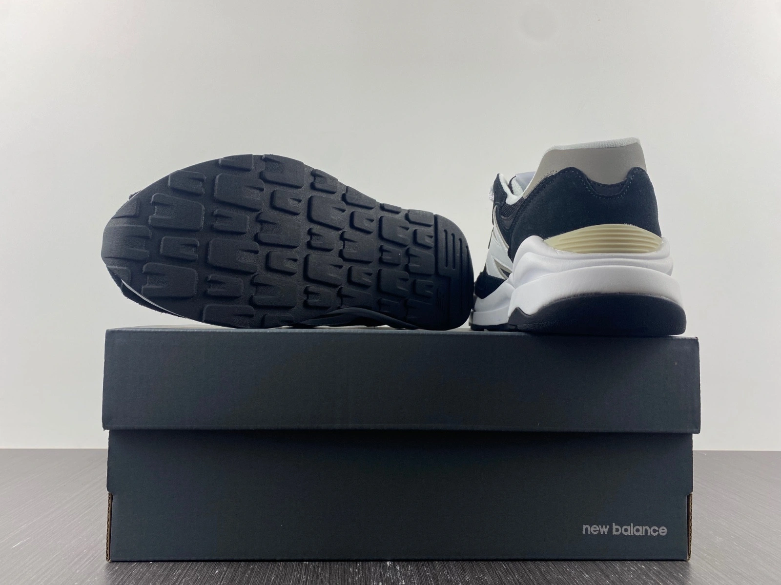New Balance 57 40 Team Black - M5740CB