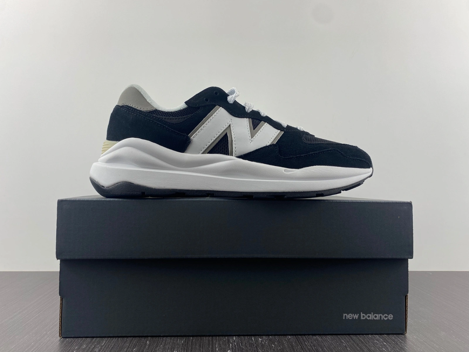 New Balance 57 40 Team Black - M5740CB