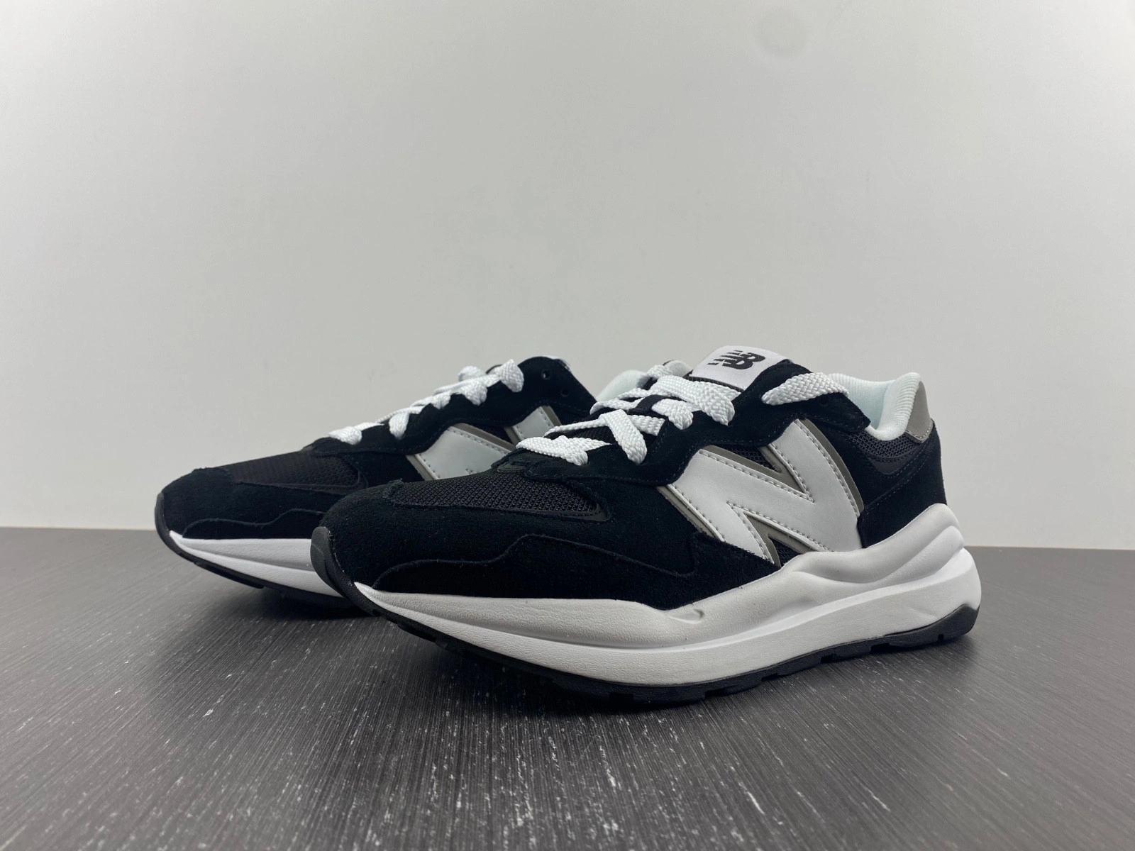 New Balance 57 40 Team Black - M5740CB