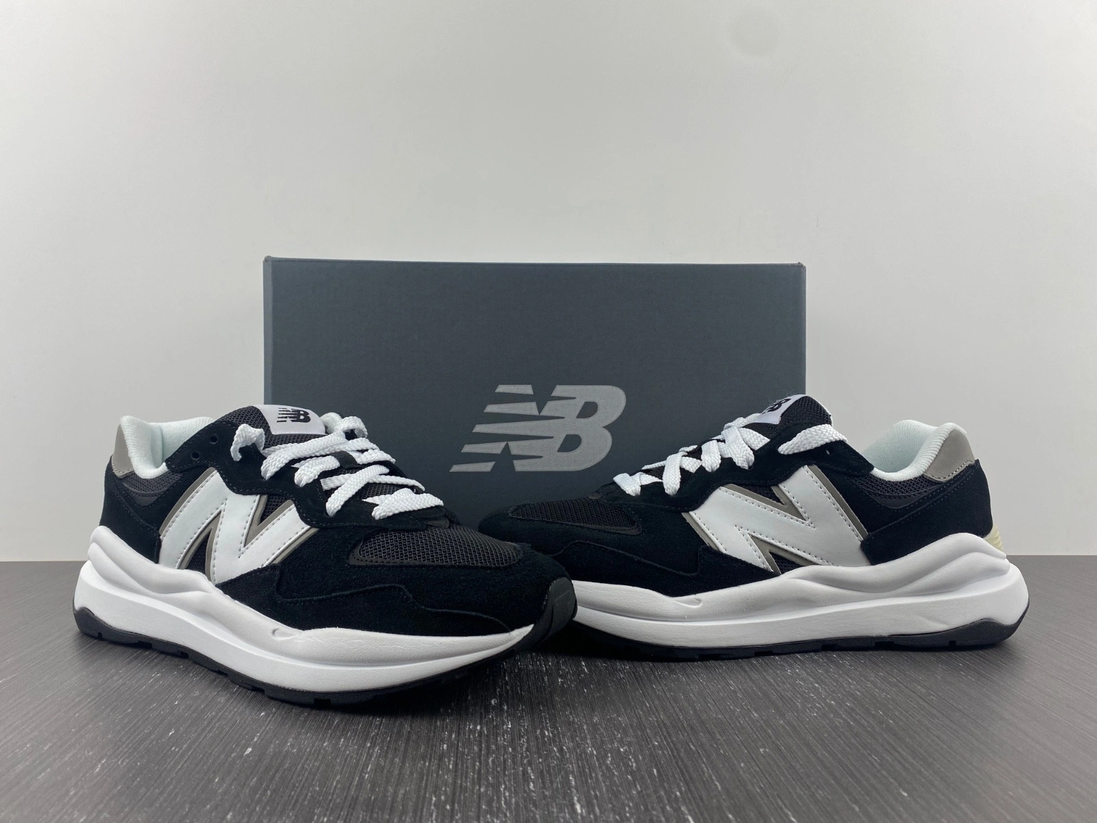 New Balance 57 40 Team Black - M5740CB
