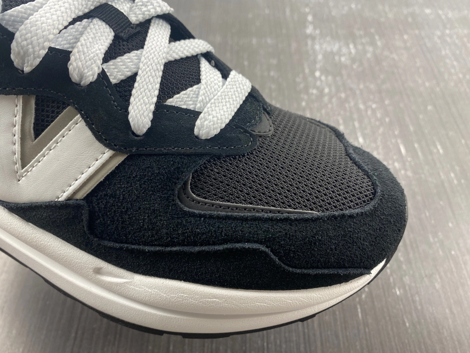 New Balance 57 40 Team Black - M5740CB