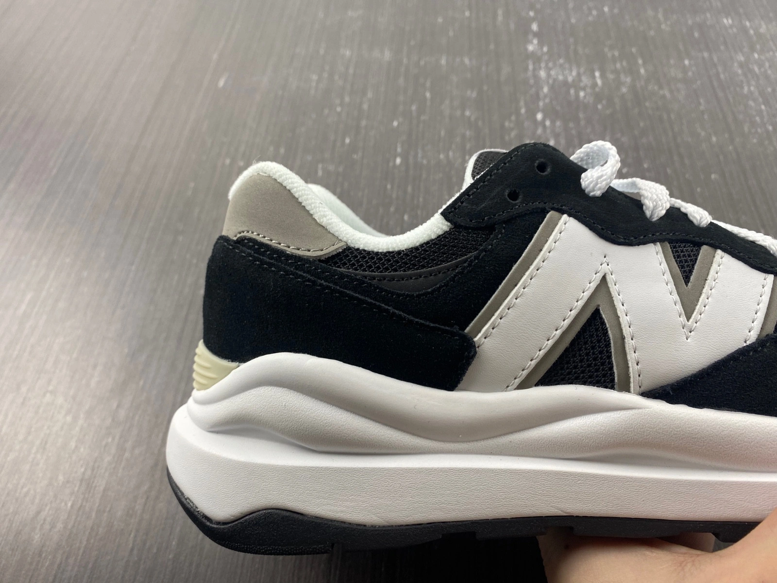 New Balance 57 40 Team Black - M5740CB