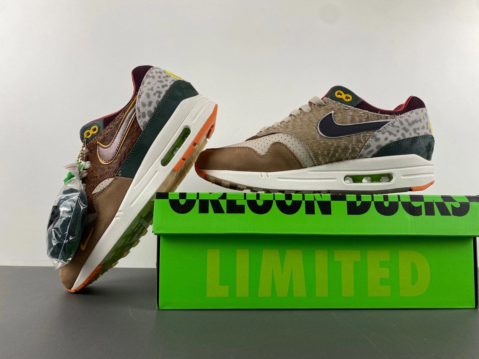 Nike Air Max 1 '87 Luxe University of Oregon PE (2024)  HQ2639-100