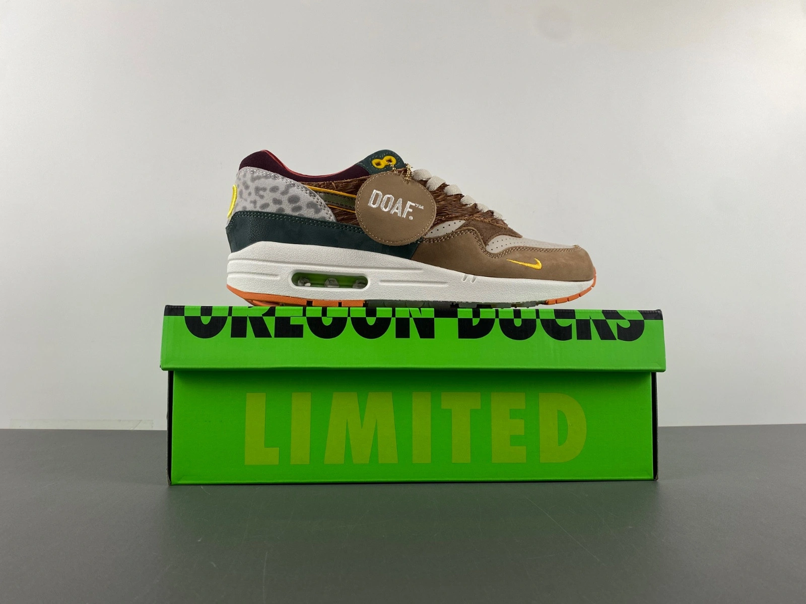 Nike Air Max 1 '87 Luxe University of Oregon PE (2024)  HQ2639-100