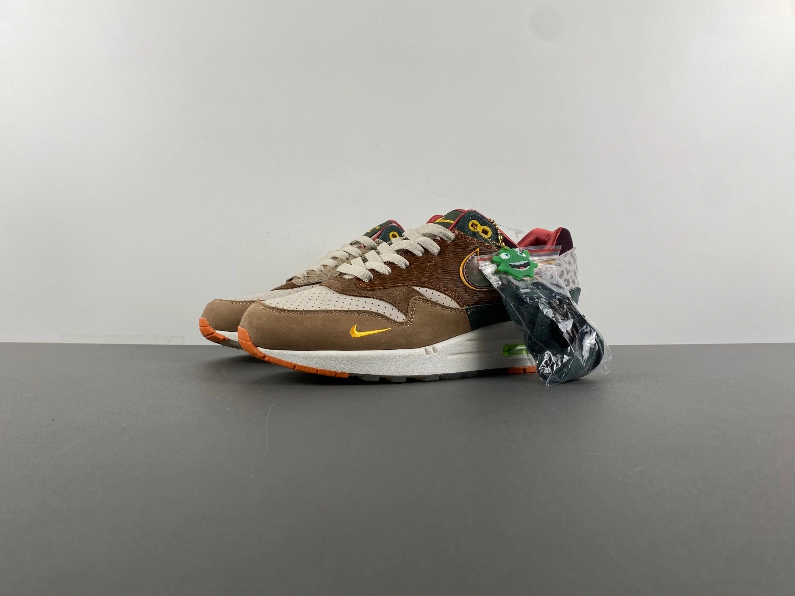 Nike Air Max 1 '87 Luxe University of Oregon PE (2024)  HQ2639-100