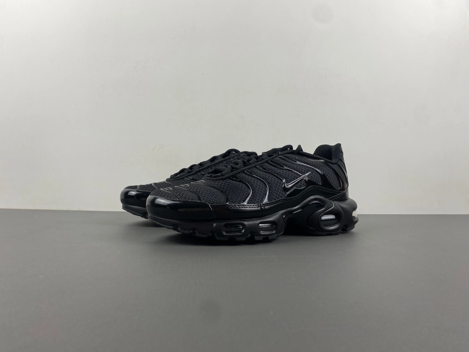 Nike Air Max Plus Triple Black Men's 604133-050