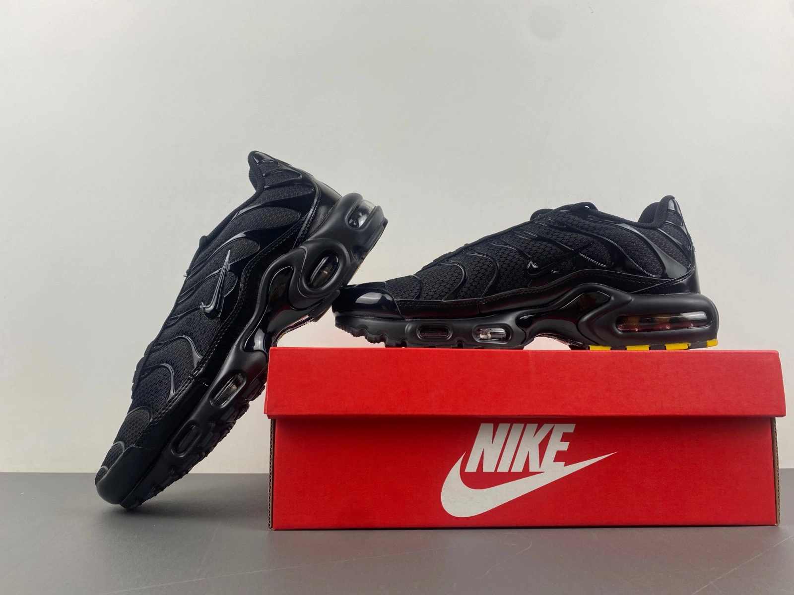 Nike Air Max Plus Triple Black Men's 604133-050