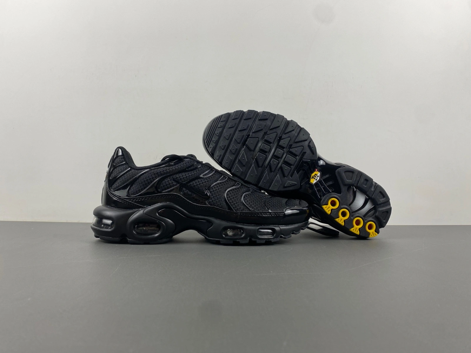 Nike Air Max Plus Triple Black Men's 604133-050
