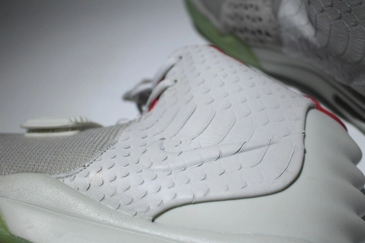 Nike Air Yeezy 2 Pure Platinum  508214-010