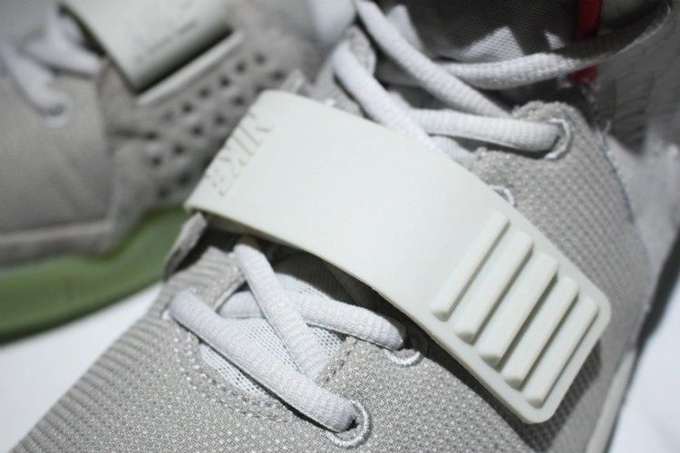 Nike Air Yeezy 2 Pure Platinum  508214-010