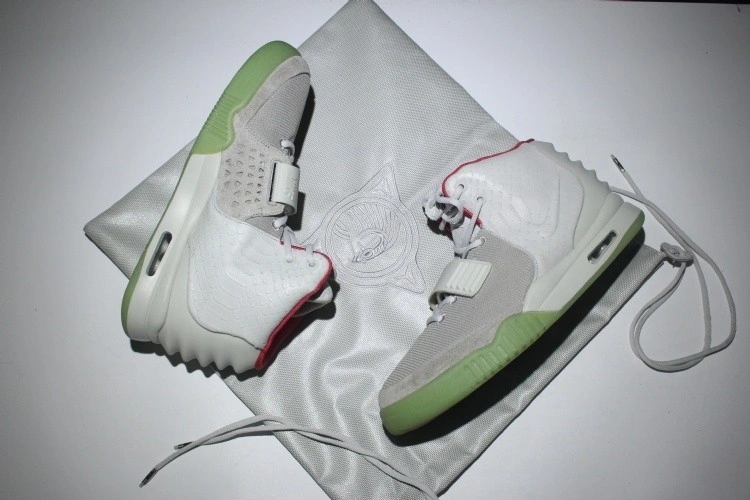 Nike Air Yeezy 2 Pure Platinum  508214-010