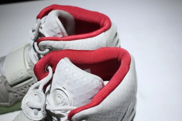 Nike Air Yeezy 2 Pure Platinum  508214-010