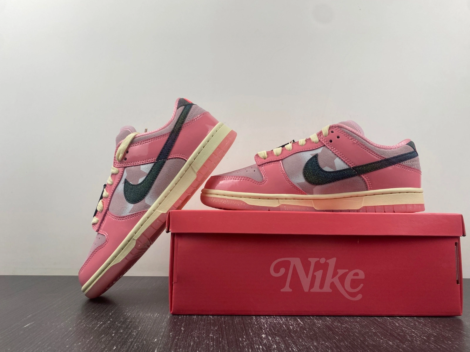 Nike Dunk Low “Barbie”  FN8927-621