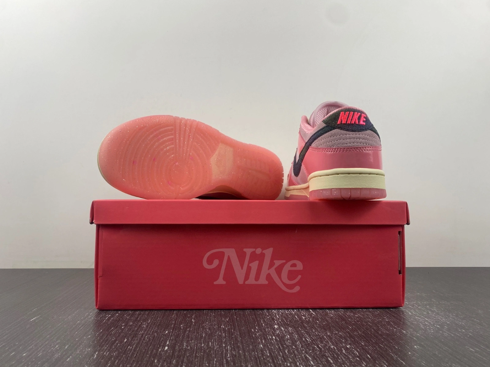 Nike Dunk Low “Barbie”  FN8927-621