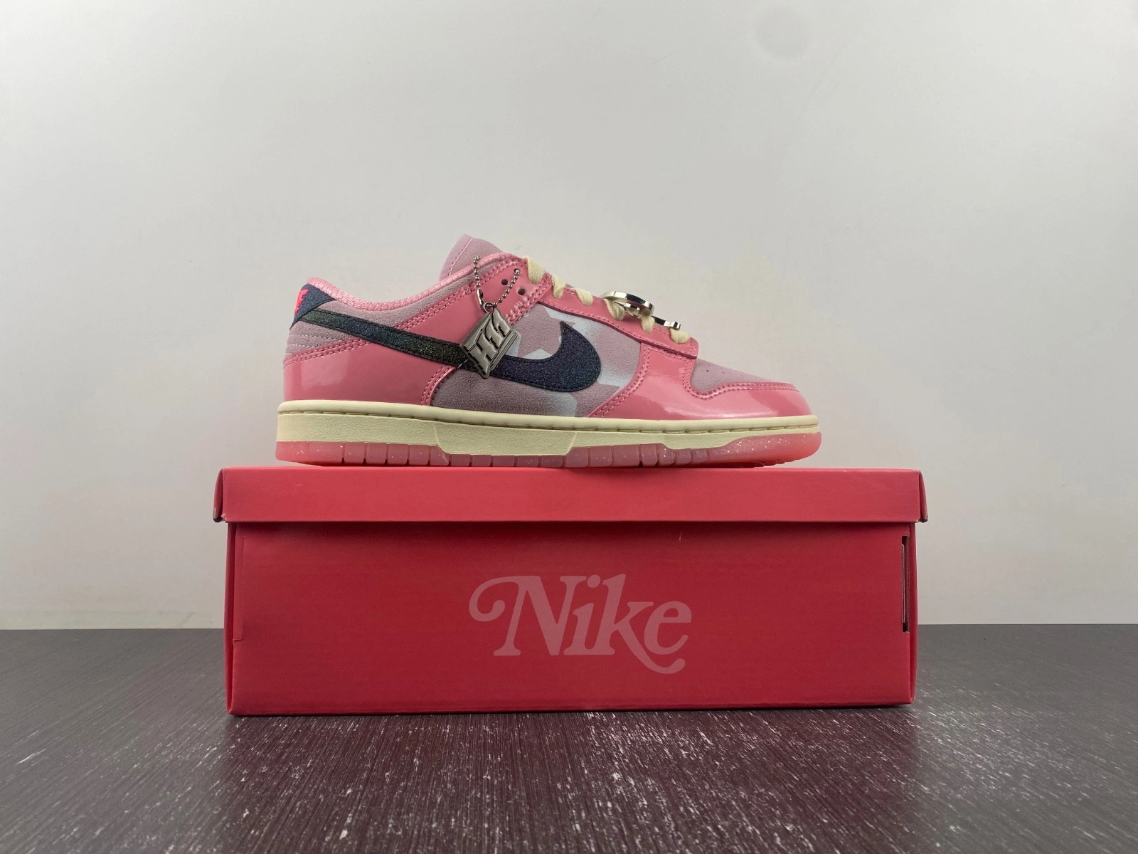 Nike Dunk Low “Barbie”  FN8927-621