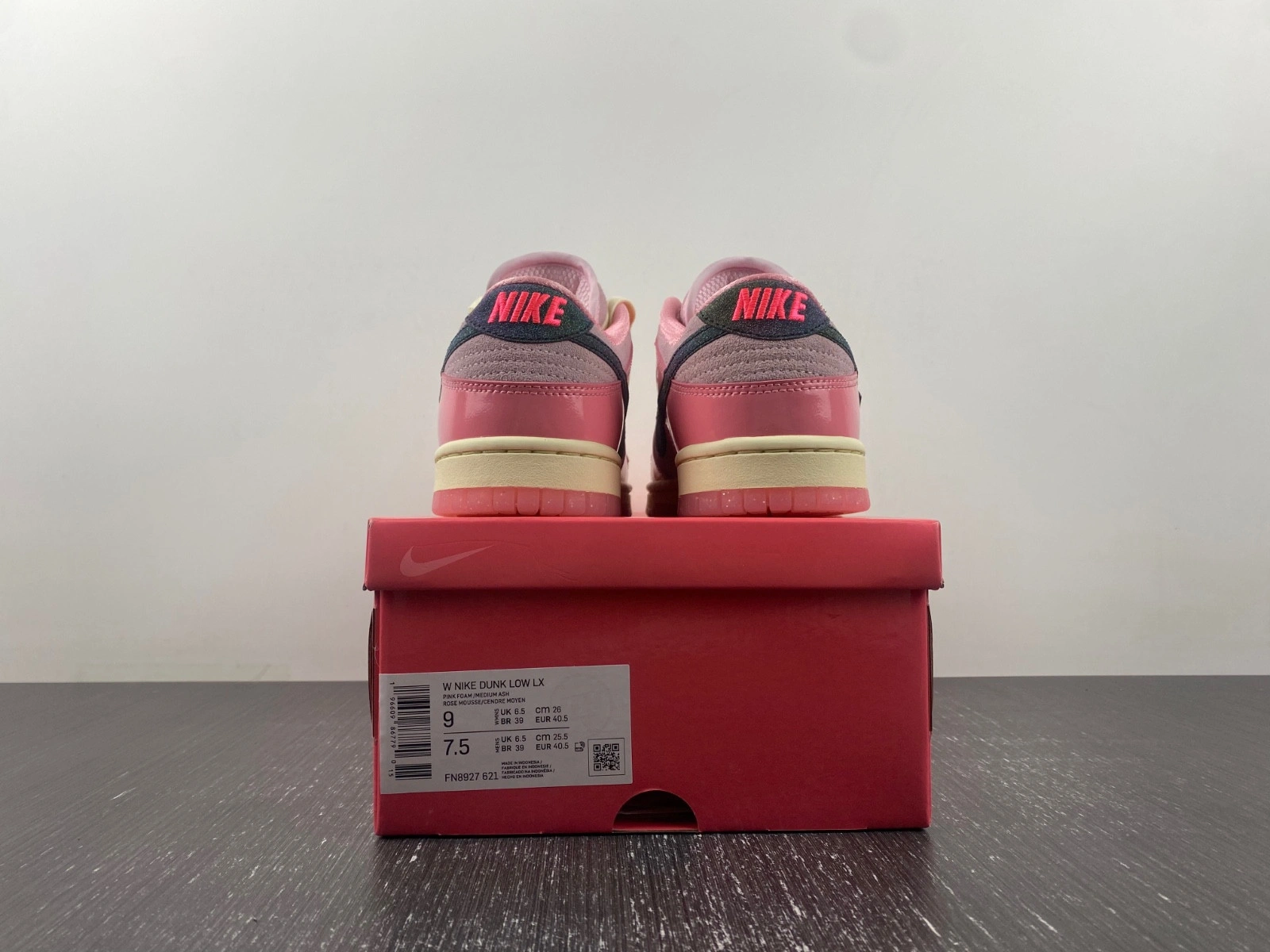 Nike Dunk Low “Barbie”  FN8927-621